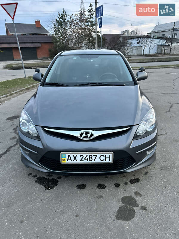 Хэтчбек Hyundai i30 2010 в Харькове