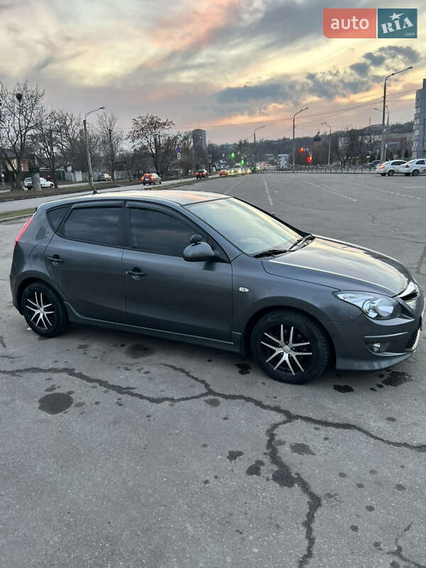 Хэтчбек Hyundai i30 2010 в Харькове