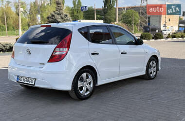Хэтчбек Hyundai i30 2010 в 