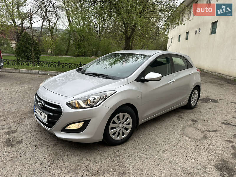 Хетчбек Hyundai i30 2016 в Чернівцях