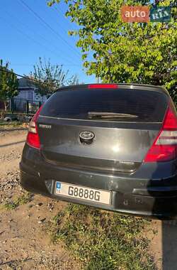 Хэтчбек Hyundai i30 2010 в 