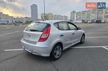 Хетчбек Hyundai i30 2011 в 