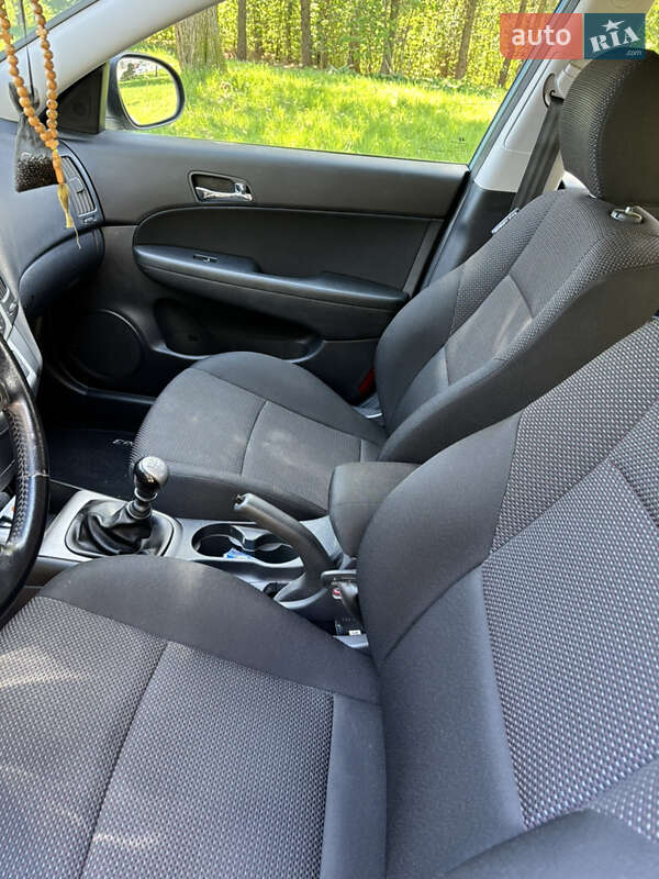 Хэтчбек Hyundai i30 2009 в Житомире