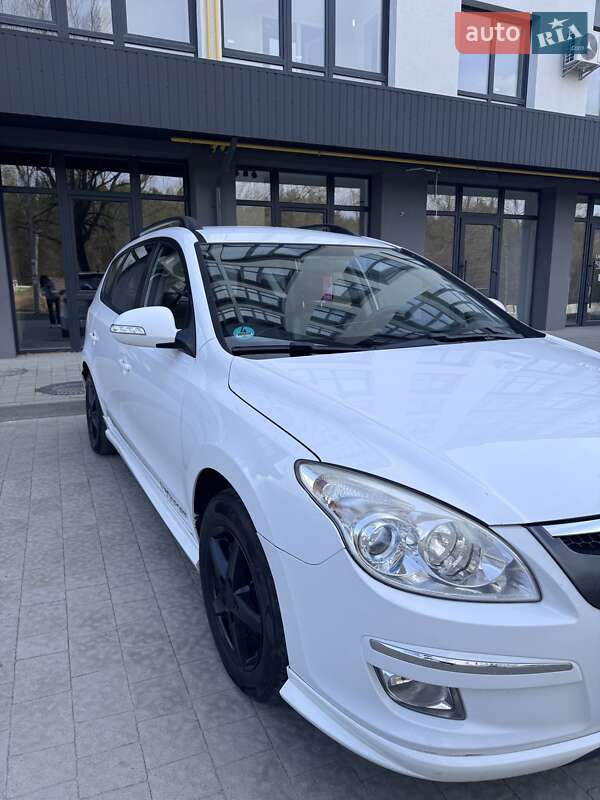 Універсал Hyundai i30 2008 в Новояворівську