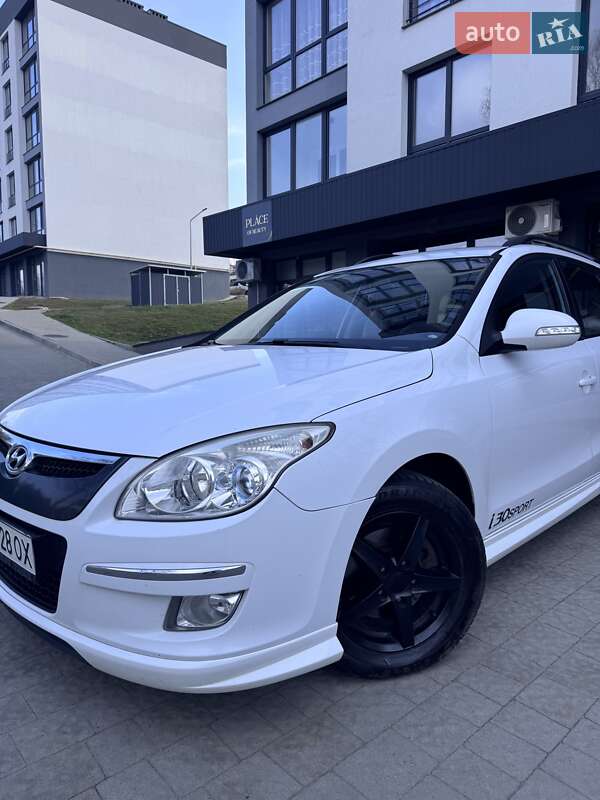 Універсал Hyundai i30 2008 в Новояворівську