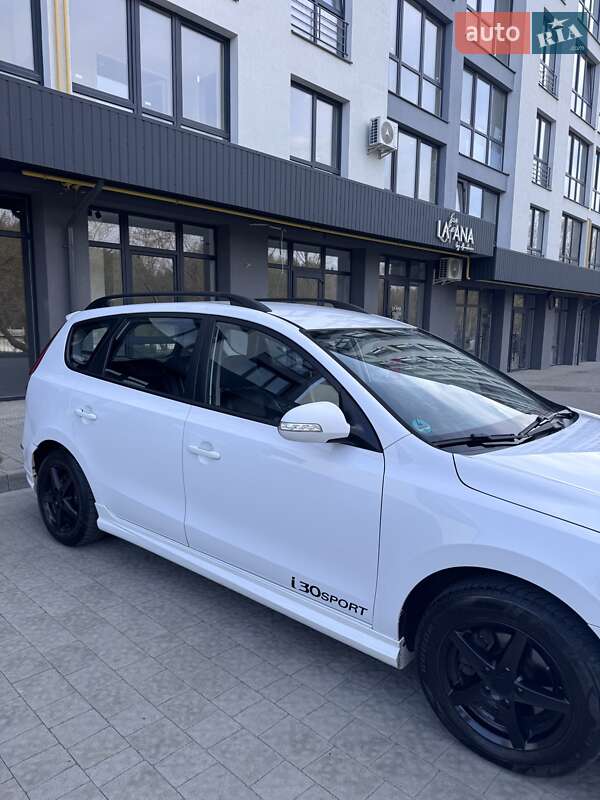 Універсал Hyundai i30 2008 в Новояворівську