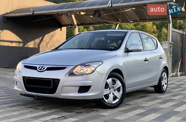 Хэтчбек Hyundai i30 2010 в Сваляве
