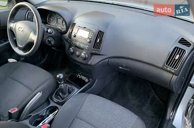 Хэтчбек Hyundai i30 2010 в 