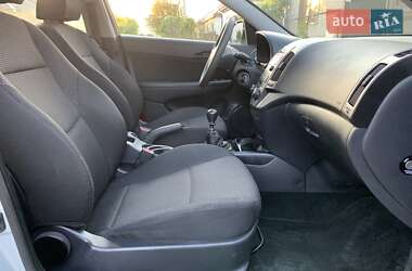 Хэтчбек Hyundai i30 2010 в 
