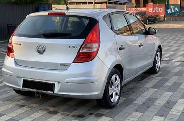 Хэтчбек Hyundai i30 2010 в 