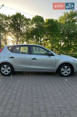 Хэтчбек Hyundai i30 2008 в 