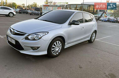 Хетчбек Hyundai i30 2011 в 