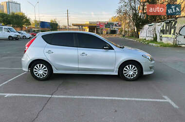 Хетчбек Hyundai i30 2011 в 