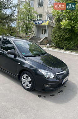Хэтчбек Hyundai i30 2011 в 