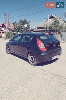 Хэтчбек Hyundai i30 2011 в 