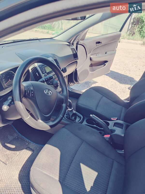 Хэтчбек Hyundai i30 2011 в Днепре