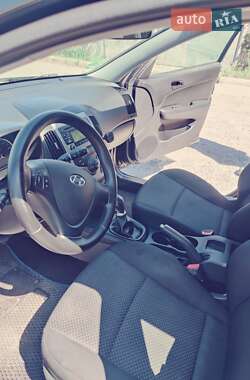 Хэтчбек Hyundai i30 2011 в 