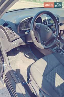 Хэтчбек Hyundai i30 2011 в 