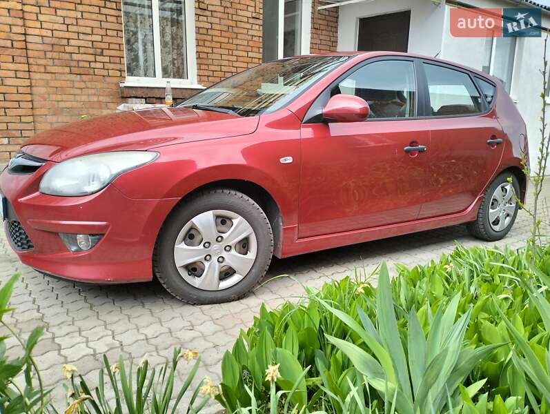 Хэтчбек Hyundai i30 2011 в Хмельницком
