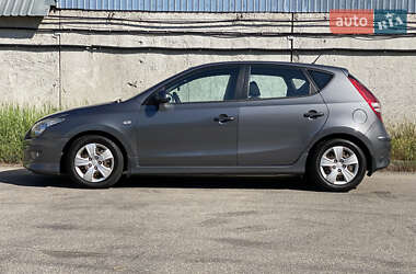 Хэтчбек Hyundai i30 2010 в 