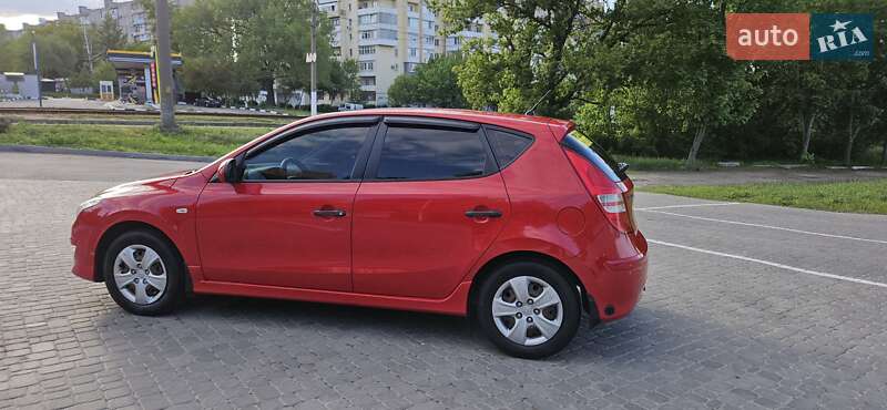 Хэтчбек Hyundai i30 2010 в Харькове