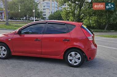 Хэтчбек Hyundai i30 2010 в 