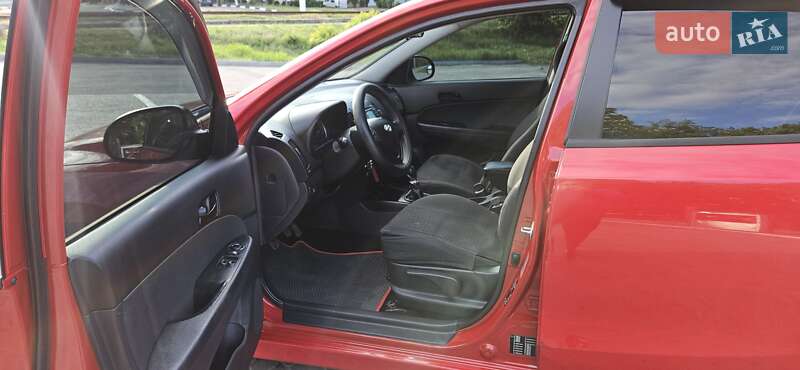Хэтчбек Hyundai i30 2010 в Харькове