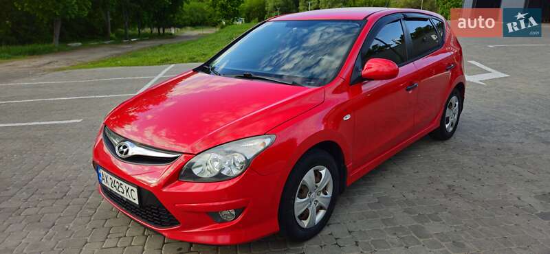 Хэтчбек Hyundai i30 2010 в Харькове