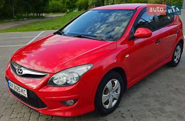 Хэтчбек Hyundai i30 2010 в 