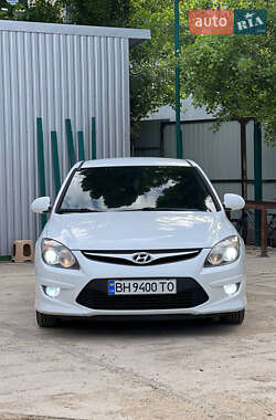 Хетчбек Hyundai i30 2011 в 