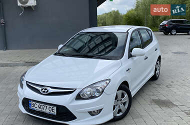 Хэтчбек Hyundai i30 2010 в 