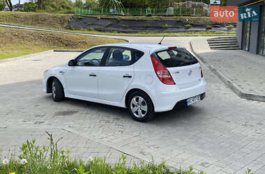 Хэтчбек Hyundai i30 2010 в 