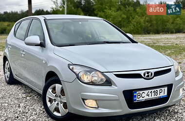 Хэтчбек Hyundai i30 2009 в 