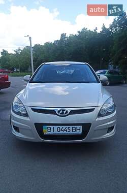 Хэтчбек Hyundai i30 2010 в 