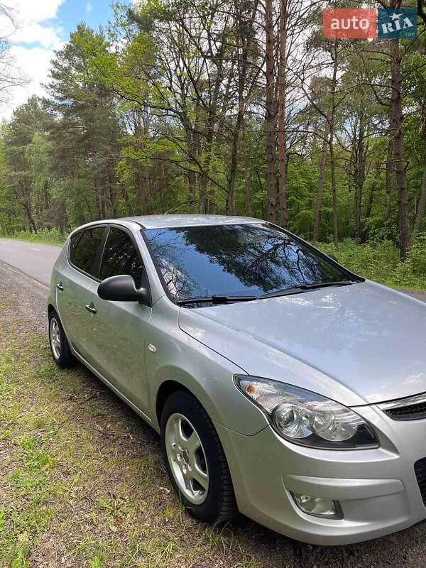 Хэтчбек Hyundai i30 2010 в Киверцах