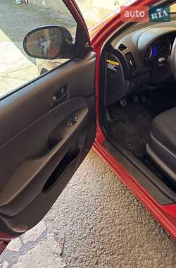 Хэтчбек Hyundai i30 2009 в 