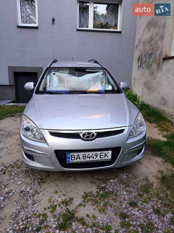 Универсал Hyundai i30 2008 в Новоукраинке