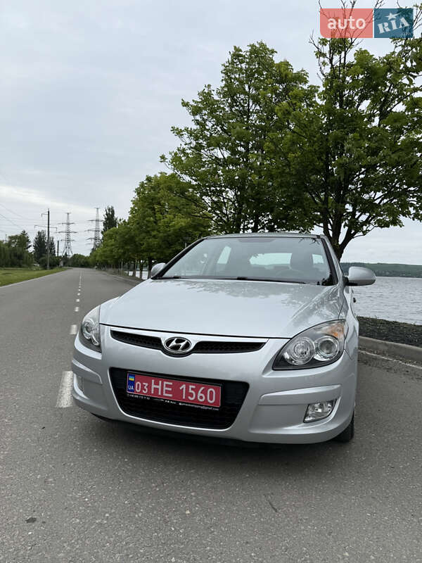 Хэтчбек Hyundai i30 2009 в Бурштыне