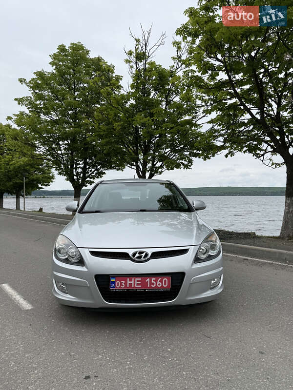 Хэтчбек Hyundai i30 2009 в Бурштыне