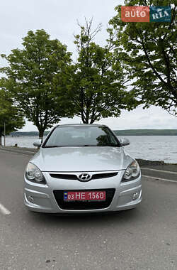 Хэтчбек Hyundai i30 2009 в 