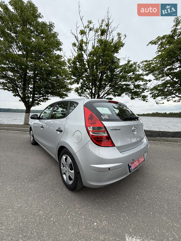 Хэтчбек Hyundai i30 2009 в Бурштыне