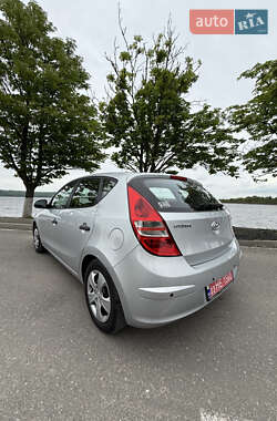 Хэтчбек Hyundai i30 2009 в 