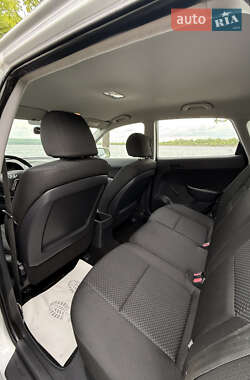 Хэтчбек Hyundai i30 2009 в 
