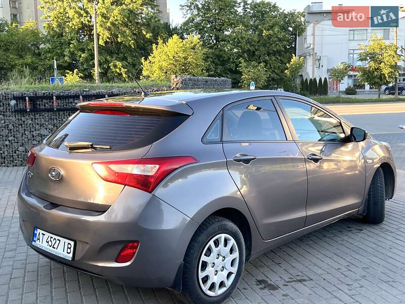 Хэтчбек Hyundai i30 2013 в Ивано-Франковске