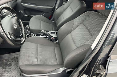 Хетчбек Hyundai i30 2010 в 