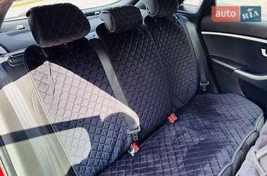 Хетчбек Hyundai i30 2013 в 