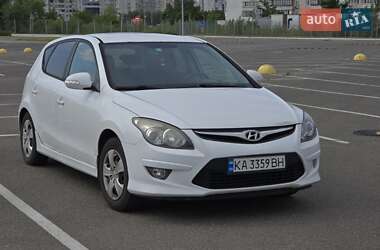 Хэтчбек Hyundai i30 2010 в 