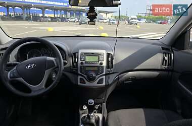 Хэтчбек Hyundai i30 2010 в 