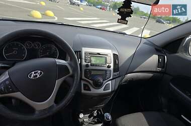 Хэтчбек Hyundai i30 2010 в 
