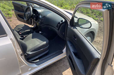 Хэтчбек Hyundai i30 2010 в 